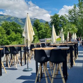 Stehtisch Alpin mit Baumkante 120/45