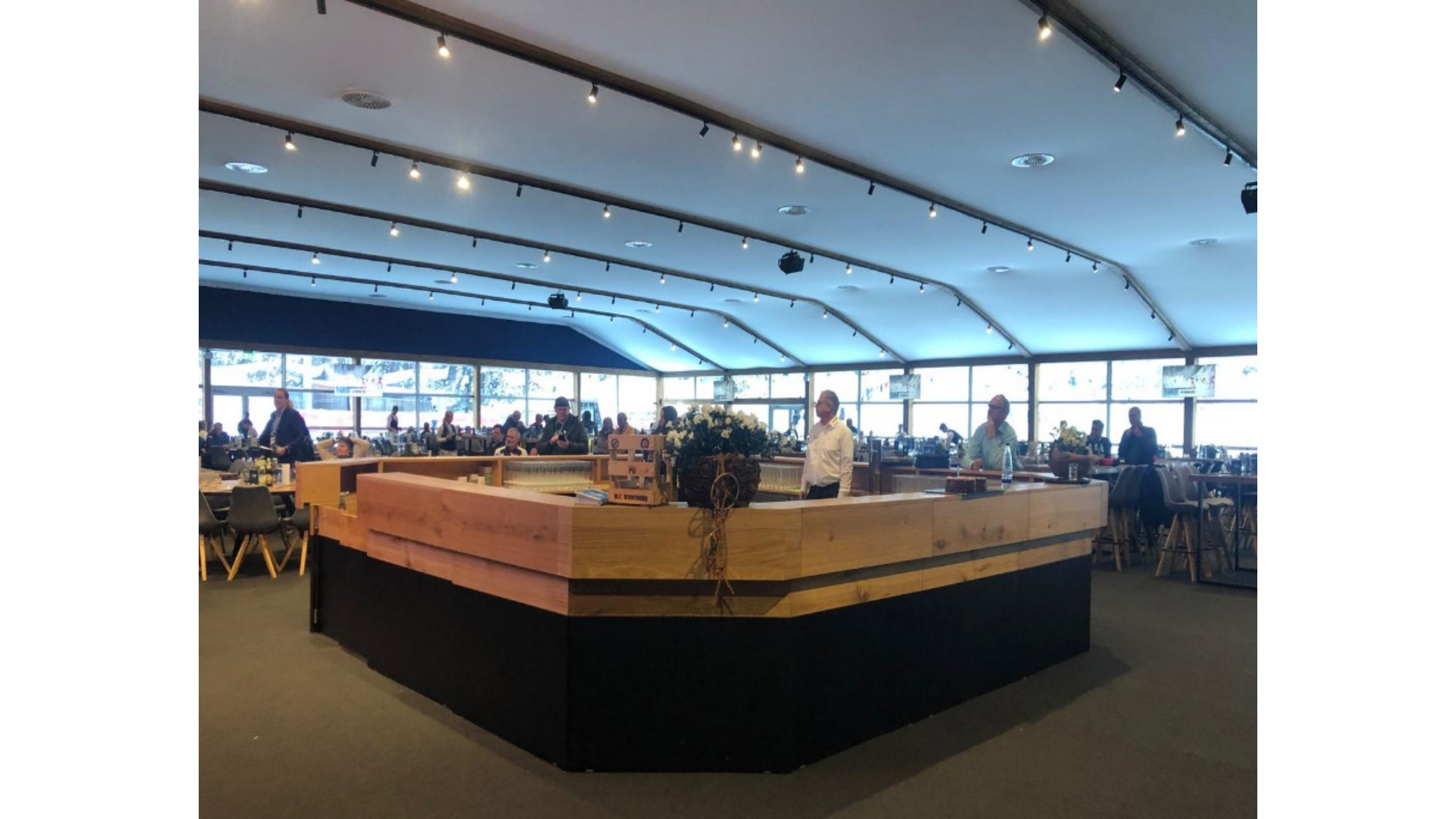 Bar Alpin – 45 Grad Ecke