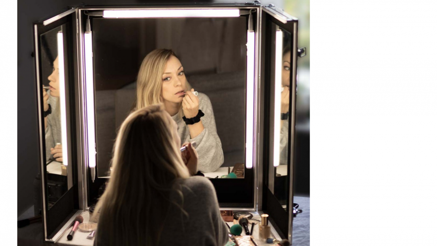 Maskenspiegel mit Dreifachbeleuchtung