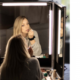 Maskenspiegel mit Dreifachbeleuchtung