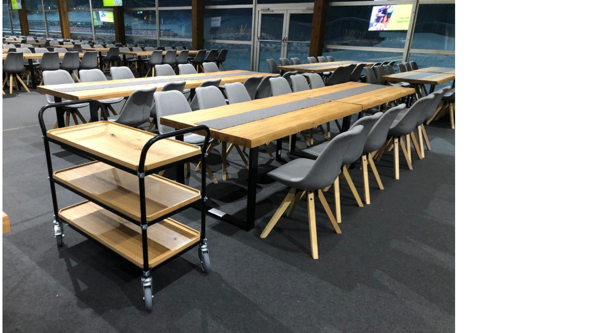 Servier- und Abräumwagen