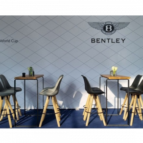 Stehtisch Alpin mit Baumkante