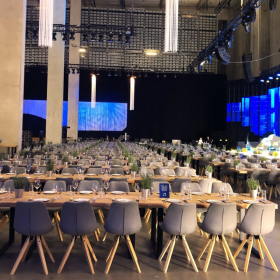 Tisch Alpin mit Baumkante 180cm, Tischfuß U-Form