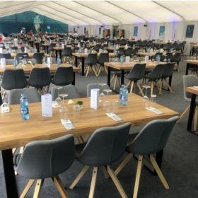 Tisch Alpin mit Baumkante