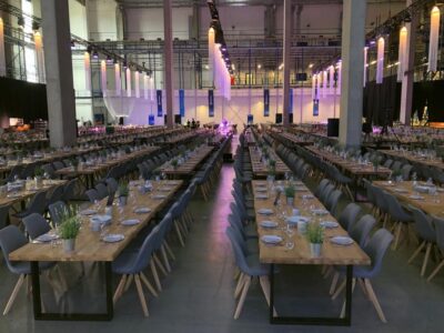 Tisch Alpin mit Baumkante 180cm, Tischfuß U-Form